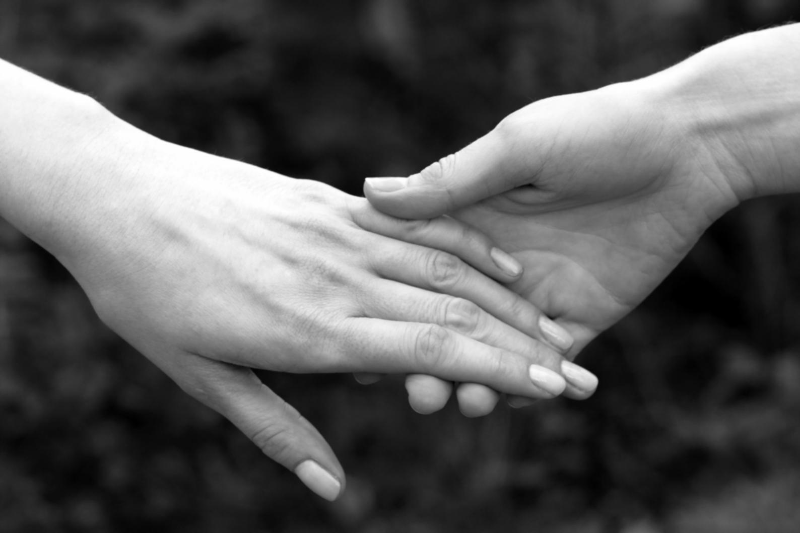 Esempio di nail art professionale con decorazioni raffinate e tecniche avanzate